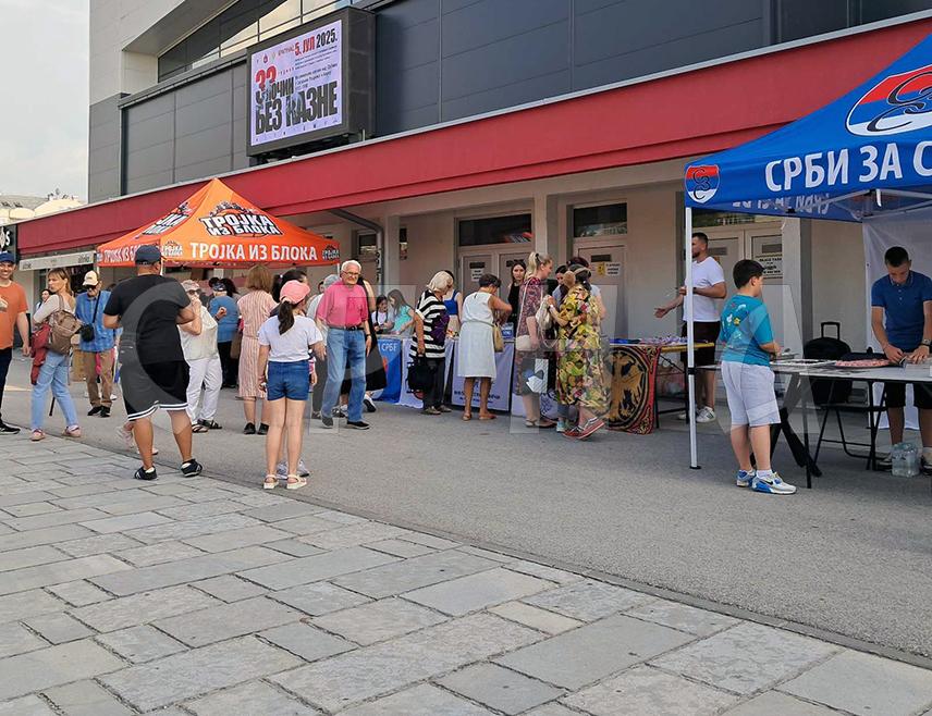 ИСТОЧНО САРАЈЕВО, 18. ЈУНА /СРНА/ - Хуманитарна организација "Срби за Србе" у сарадњи са удружењем грађана "Мали истраживачи" организатор је другог по реду Видовданског хуманитарног базара који се вечерас одржава у Источном Сарајеву, а чији је приход намијењен Србима на Косову и Метохији.