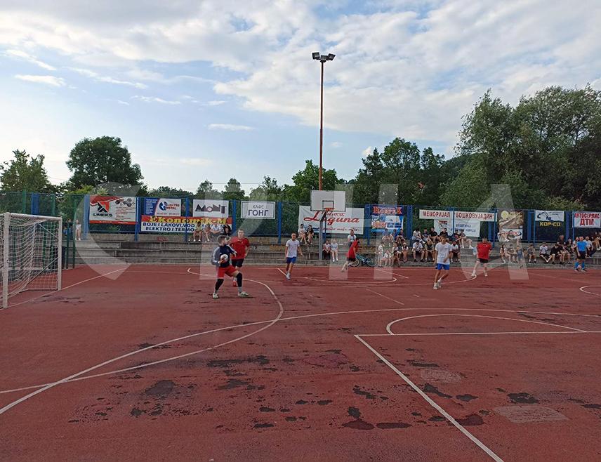 ИСТОЧНА ИЛИЏА, 20. ЈУНА /СРНА/ – Отварањем турнира у малом фудбалу – меморијал "Бошко Вујадин", у Касиндолу у општини Источна Илиџа вечерас је почела традиционална културно-спортска манифестација "Дани Касиндолског батаљона".