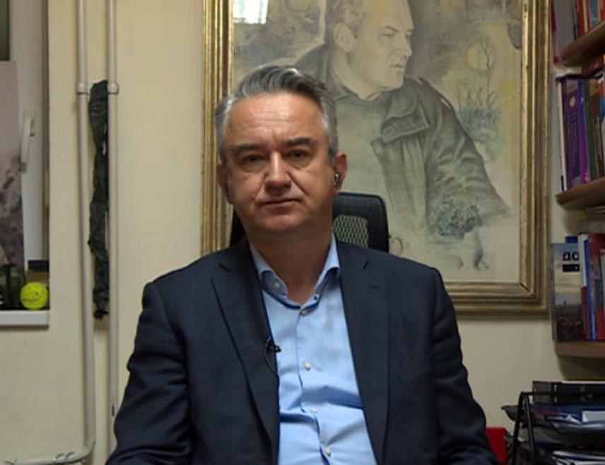БЕОГРАД, 25. ЈУНА /СРНА/ - Сви љекарски извјештаји о здравственом стању некадашњег команданта Главног штаба Војске Републике Српске генерала Ратка Младића су прикупљени и чека се одлука о томе да ли ће му бити дозвољено да буде пуштен на лијечење у Србију, рекао је Срни генералов син Дарко Младић.