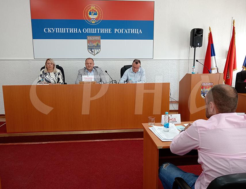 РОГАTИЦА, 25. ЈУНА /СРНА/ - Одборници Скупштине општине Рогатица усвојили су данас одлуку о приступању израде зонинг плана "Сјемећ" за изградњу соларне фотонапонске електране "Борике", те одлуку о додјели награда и признања општине за ову годину које ће бити додијељене на свеченој сједници 19. августа на Дан општине.