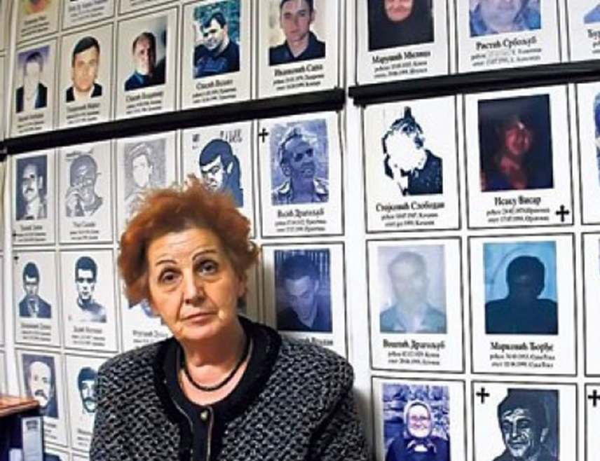 БЕОГРАД, 27. ЈУНА /СРНА/ - Предсједник Удружења породица киднапованих и несталих лица са Косова и Метохије Верица Томановић поручила је данас у Београду да породице српских жртава и овај Видовдан дочекују у сумраку хуманости и без одговора каква је судбина њихових најмилијих, али да се борба за истину и правду наставља.