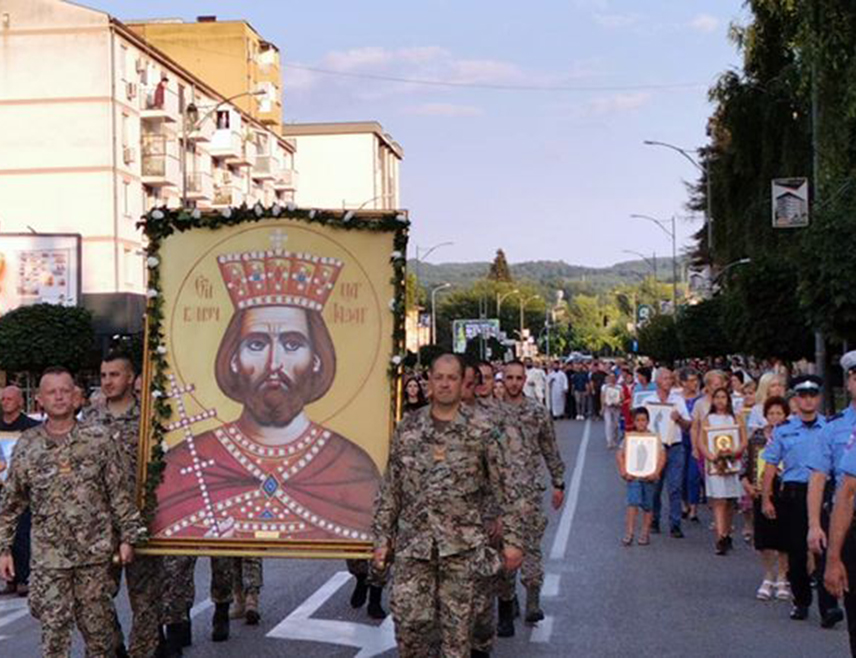 ДОБОЈ, 28. ЈУНА /СРНА/ - Улицама Добоја данас ће, поводом Видовдана, проћи свечана литија, најављено је из добојског архијерејског намјесништва.