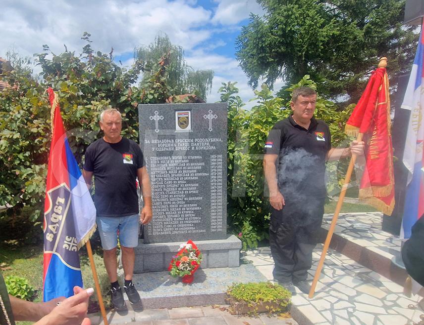 БРЧКО, 28. ЈУНА /СРНА/ - У брчанском насељу Поточари данас је служен помен за погинуле српске борце Прве посавске бригаде из тог мјеста и припаднике "Гарде Пантери" страдале на брчанском ратишту.