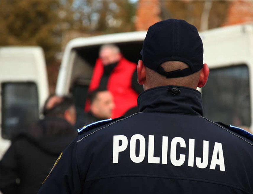 ДОБОЈ, 29. ЈУНА /СРНА/ - Српска повратница Јела Пејић убијена је синоћ у насељу Ровине код Лукавца, рекао је Срни предсједник повратничке мјесне заједнице Пањик Миладин Недић.