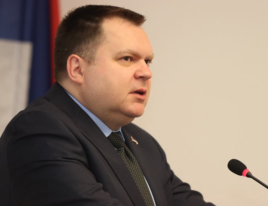 ДОБОЈ, 30. ЈУНА /СРНА/ - Министар за научнотехнолошки развој и високо образовање Републике Српске Жељко Будимир најавио је да ће у оквиру планираних улагања од 50 милиона КМ у јачање инфраструктурних пројеката за образовање у Српској, бити издвојена средства и за нови објекат Саобраћајног факултета у Добоју.