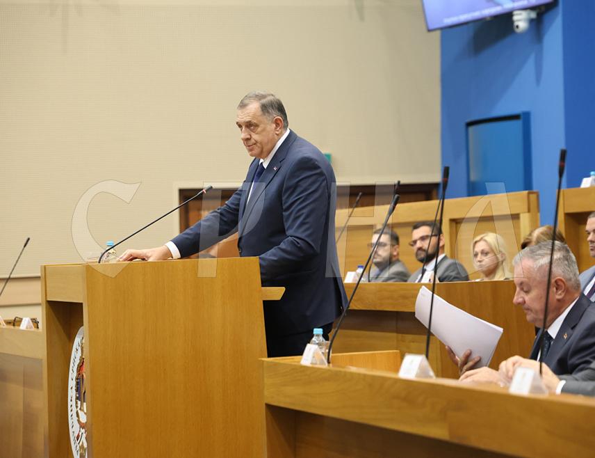BANJA  LUKA, JULY 1 /SRNA/ – The President of Republika Srpska Milorad Dodik emphasized today in Banja Luka that there is fear of migrants who are settling in abandoned buildings, and there is information that they have attacked citizens.