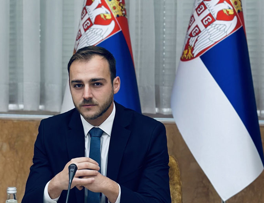 БЕОГРАД, 5. ЈУЛА /СРНА/ - Директор Музеја жртава геноцида у Београду Бојан Арбутина изјавио је Срни да младе генерације Срба морају бити упознате са историјом страдања српског народа у 20. вијеку, како би у будућим временима знале да препознају тренутке, политике и идеологије које доносе зло и заштите се.