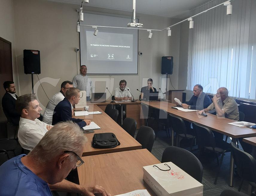 БЕОГРАД, 4. ЈУЛА /СРНА/ - Република Српска Крајина је настала као жеља српског народа у Хрватској да остане у заједничкој држави СР Југославији, али се та борба завршила неуспјехом јер је Хрватска етнични очистила српско становништво, што је и био план државног врха, оцијенили су правници, историчари и угледни Срби избјегли из Крајине на научном скупу у Београду.