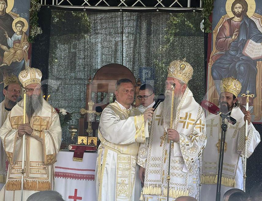 НЕВЕСИЊЕ, 6. ЈУЛА /СРНА/ - Његово високопреостештенство митрополит црногорско-приморски Јоаникије поручио је данас да је Невесињска пушка у српском народу пробудила наду у ослобођење и обнову државе Немањића.