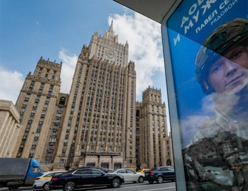 МОСКВА, 7. ЈУЛА /СРНА/ - Отправник послова Шведске у Москви Свен-Олоф Јерген Седерберг стигао је у руско Министарство спољних послова у вези са нападом на руску трговинску мисију, јавио је дописник РИА Новости.