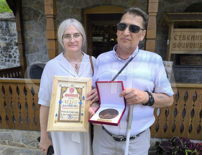 ИСТОЧНО НОВО САРАЈЕВО, 7. ЈУЛА /СРНА/ - Борац прве категорије и ратни војни инвалид четврте категорије Војске Републике Српске Велимир Лале из Источног Сарајева на 3. Сабору видовданских витезова србских у Руми одликован је Витешким орденом, за посебно испољену личну храброст и пожртвовање током Одбрамбено-отаџбинског рата.