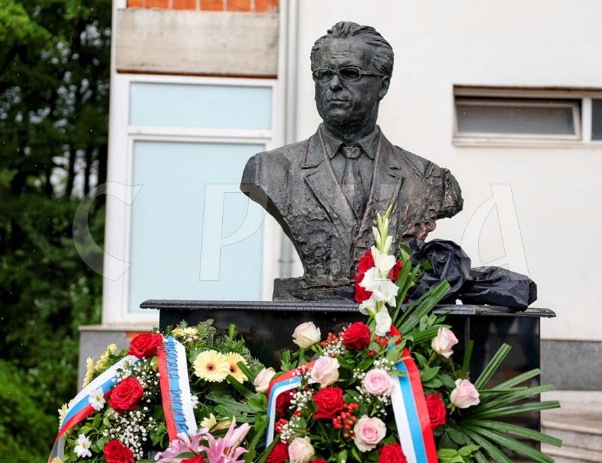 BANJA LUKA, JULY 8 /SRNA/ - Republika Srpska President Milorad Dodik stated that a bust of former Russian diplomat Vitaly Churkin was erected as a sign of gratitude by a nation that remembers, and that he did not defend the Serbs because he had to, but because he knew justice was on their side.