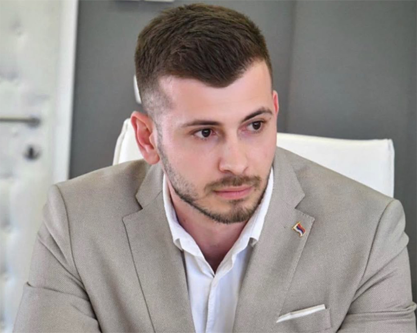 ИСTОЧНА ИЛИЏА, 9. ЈУЛА /СРНА/ - Одборник у Скупштини општине Источна Илиџа Урош Бјелица истакао је да је надлежност за функционисање локалне амбуланте и примарне здравствене заштите у овој, као и свакој локалној заједници искључиво у рукама начелника и локалне власти.
