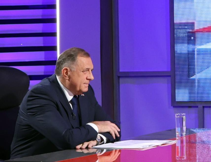 BANJA LUKA, JULY 9 /SRNA/ - Republika Srpska President Milorad Dodik says that after the latest BiH Court’s decision revoking custody for him, National Assembly Speaker Nenad Stevandić, and Republika Srpska Prime Minister Radovan Višković, Republika Srpska will keep taking its path of stability, strengthening its powers and rights, and rejecting imposed decisions, assessing this as the first step toward a certain de-escalation of the situation in BiH.