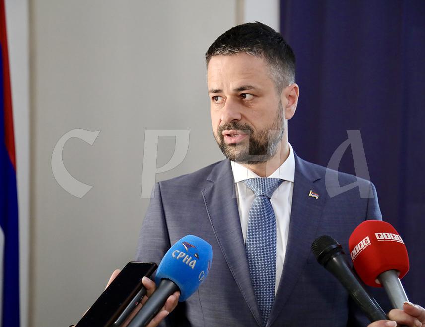 БАЊАЛУКА, 11. ЈУЛА /СРНА/ - Један дан одбијају да гласају за буџет због "Вијадукта", други дан због фамозних "седам институција културе", а сада кажу да је проблем заправо опрема за изборе, изјавио је министар финансија у Савјету министара Срђан Амиџић.