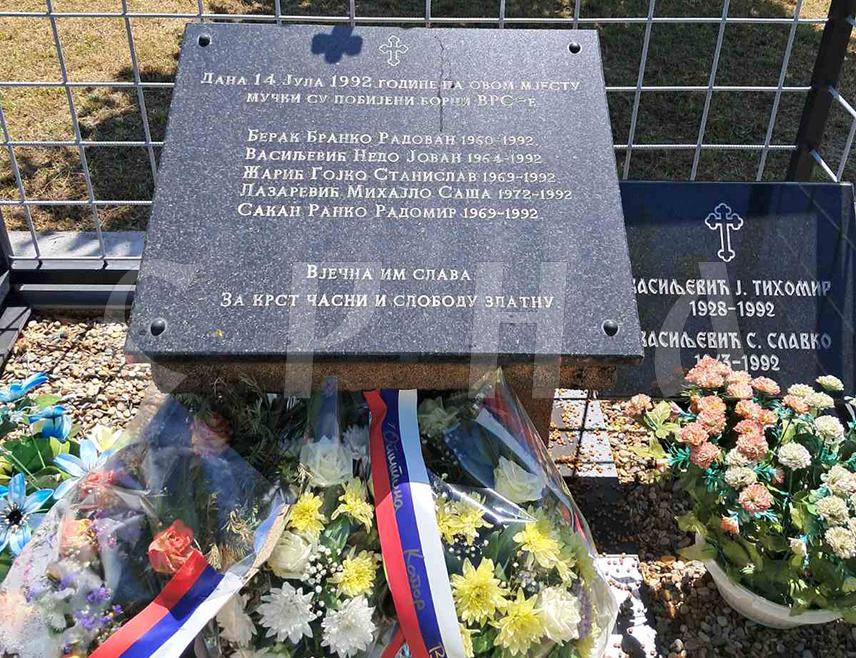 КОТОР ВАРОШ, 14. ЈУЛА /СРНА/ - На Васиљевића брду, у котоварошкој мјесној заједници Врбањци данас је служен парастос за пет војника Републике Српске и двије цивилне жртве које су прије 33 године мучки убили припадници муслиманских паравојних формација.