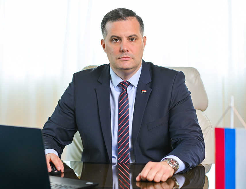 БАЊАЛУКА, 16. ЈУЛА /СРНА/ - Хрватска неће добровољно одустати од изградње нуклеарног објекта на Трговској гори и цијели процес води нетранспарентно и уз злоупотребе, изјавио је Срни министар за просторно уређење, грађевинарство и екологију Републике Српске Бојан Випотник.