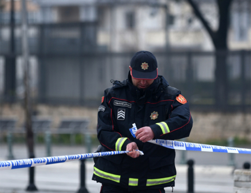 ПОДГОРИЦА, 16. ЈУЛА /СРНА/ - Лице чији су иницијали И. Н. тешко је повријеђено данас у пуцњави у Подгорици, а полиција трага за непознатим лицем које је пуцало.