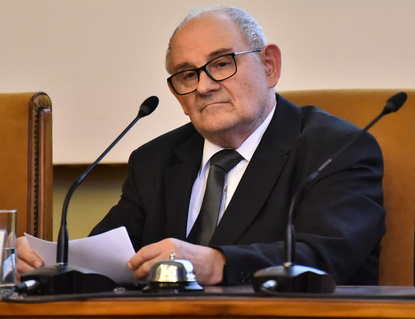 BANJA LUKA, JULY 18 /SRNA/ – A member of the Serbian Academy of Sciences and Arts /SANU/, Kosta Čavoški, said that the institutions, bodies, and leadership of Republika Srpska should consider no longer paying money into the BiH budget after the new decisions of the illegal Christian Schmidt, which are harmful to Srpska.