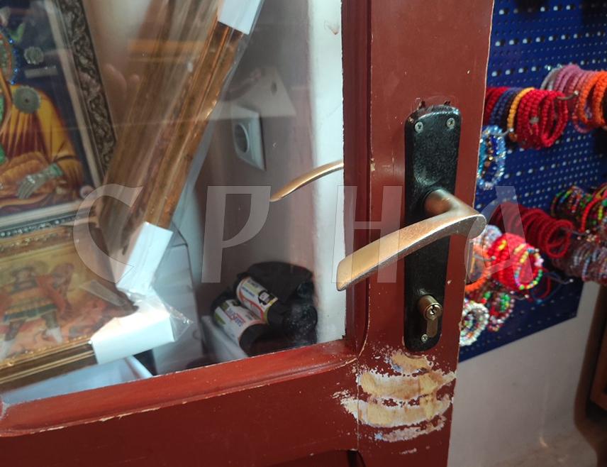 TUZLA, JULY 18 /SRNA/ – Unknown perpetrators desecrated the Cathedral Church of the Assumption of the Most Holy Mother of God in Tuzla this morning, damaged the throne of Blessed Matrona of Moscow, broke down the door of the church shop, and stole voluntary donations, priest Miloš Trišić told SRNA.