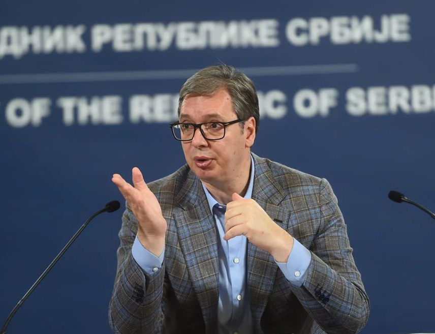 БЕОГРАД, 20. ЈУЛА /СРНА/  - Предсједник Србије Александар Вучић изјавио је вечерас да хапшење помоћника директора Канцеларије за Косово и Метохију Игора Поповића показује да је Аљбин Курти потпуно изгубио разум и да жели да изазове сукобе на западном Балкану, те да ће Београд снажно реаговати.