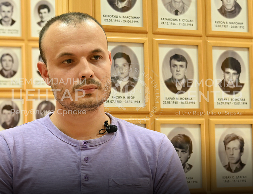 БАЊАЛУКА, 22. ЈУЛА /СРНА/ - Младен Томић, син погинулог борца Војске Републике Српске Горана Томића, свједочио је за Меморијални центар Републике Српске о одрастању обиљеженом борбом и одсуством очеве заштите, али и дубоким поштовањем према ономе што је његов отац бранио и за шта је дао живот.