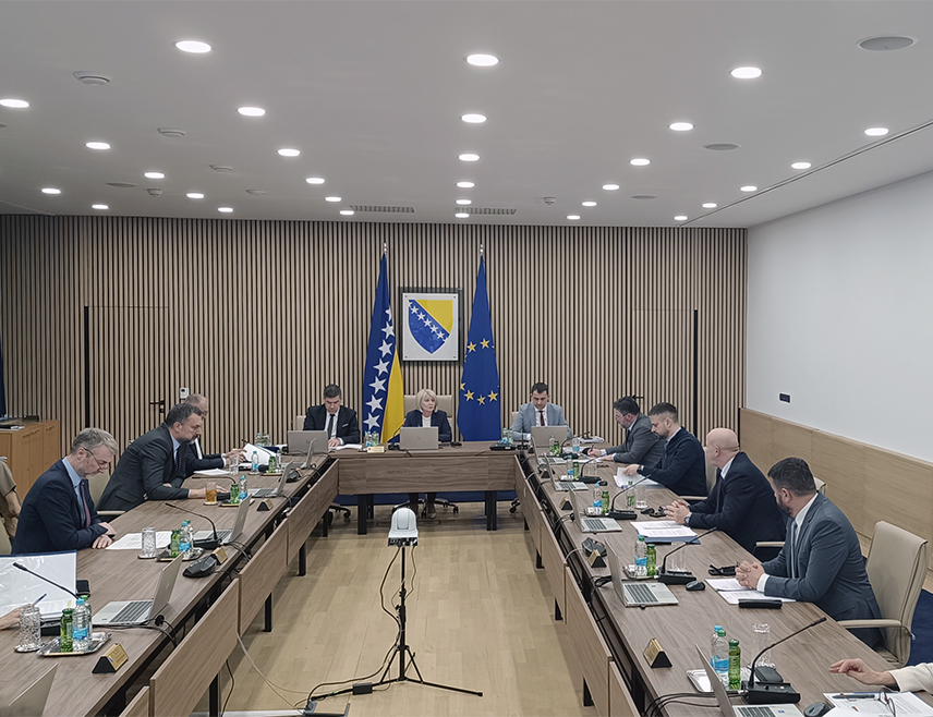 САРАЈЕВО, 23. ЈУЛА /СРНА/ - Савјет министара требао би сутра на хитној сједници да разматра Нацрт закона о регулатору, преносу и тржишту електричне енергије у БиХ.
