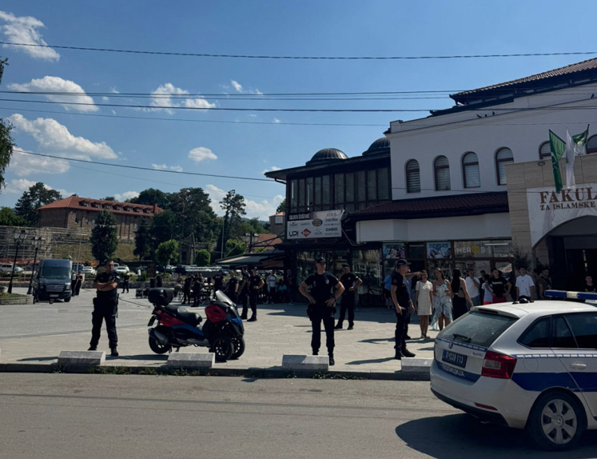 БЕОГРАД, 24. ЈУЛА /СРНА/ - Група навијача Фудбалског клуба "Нови Пазар" физички је напала пољског држављанина, који је претучен и са тешким повредама пребачен у градску болницу.