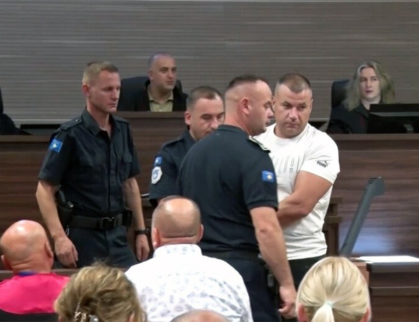 БЕОГРАД, 25. ЈУЛА /СРНА/ - Адвокати одбране Милуна Миленковића, Дејана Пантића, Александра Влајића и Миомира Вакића, оптужених за наводни тероризам, истакли су током изношења завршних ријечи пред судом у Приштини да је оптужница у овом случају без иједног доказа, а оптужени су одбацили оптужбе.