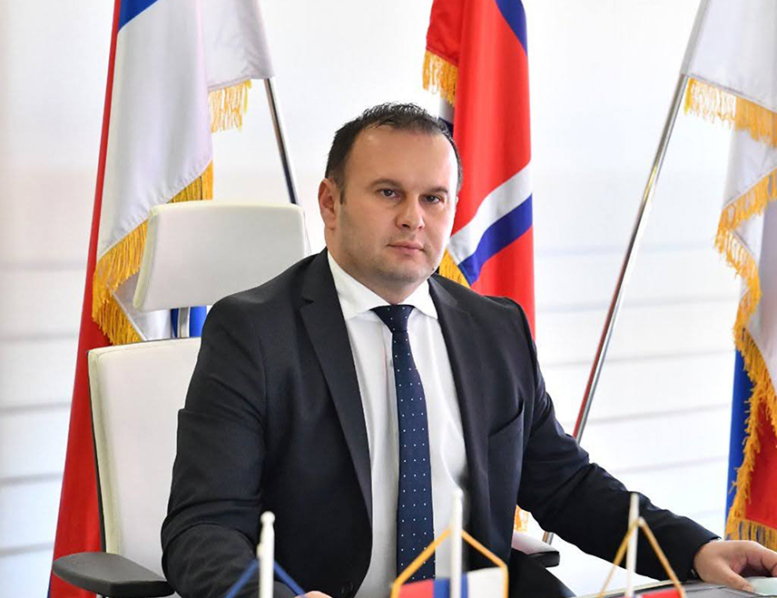 ИСТОЧНО САРАЈЕВО, 25. ЈУЛА /СРНА/ - Састанак са делегацијом Републике Татарстан представља иницијалну фазу у процесу успостављања сарадње између локалних заједница Републике Српске и једне од најразвијенијих регија Руске Федерације, оцијенио је данас у изјави Срни предсједник Савеза општина и градова Српске Љубиша Ћосић.