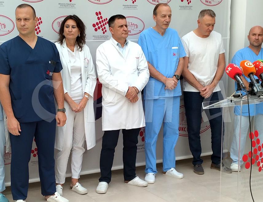 БАЊАЛУКА, 28. ЈУЛ /СРНА/ - За три године постојања у Клиници за кардиохирургију Универзитетског клиничког центра /УКЦ/ Републике Српске до сада је успјешно изведено 1.000 кардиохируршких захвата, што доказује да ова здравствена установа може да пружи врхунске услуге у овој и другим областима медицине, како се то ради у познатим свјетским центрима, речено је на конференцији за новинаре у УКЦ-у.