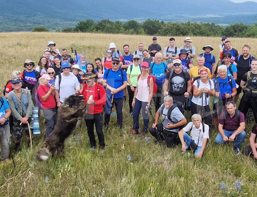 БАЊАЛУКА, 28. ЈУЛА /СРНА/ - У организацији Завичајног удружења Сањана "Грмеч" је неколико десетина планинара из БиХ и окружења учествовало у љетном Грмечком маршу на истоименој планини.