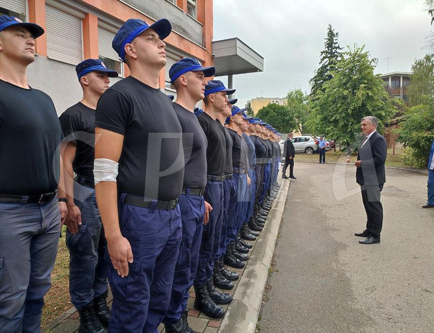 БАЊАЛУКА, 29. ЈУЛА /СРНА/ - Министар унутрашњих послова Републике Српске Синиша Каран поручио је да МУП у основној надлежности има хуману и етичку ноту, да штити животе грађана, те да је у вези с тим и акција добровољног давања крви својствена припадницима МУП-а.