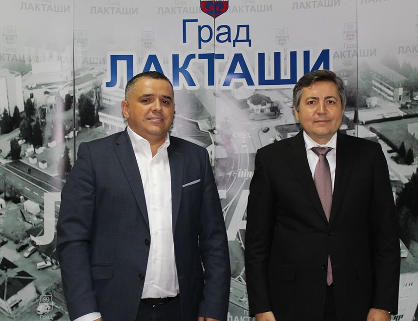 БАЊАЛУКА, 29. ЈУЛА /СРНА/ - Градоначелник Лакташа Мирослав Бојић представио је данас генералном конзулу Турске са сједиштем у Бањалуци Сан Ајгуну потенцијале Лакташа, нарочито у области привреде и туризма.