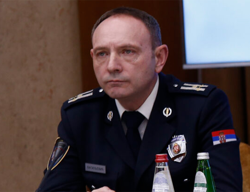БЕОГРАД, 29. ЈУЛА /СРНА/ - Директор полиције Србије Драган Васиљевић изјавио је да је у току привођење осумњичених за данашњи напад на полицију испред Државног универзитета у Новом Пазару и поручио да ће сви бити саниционисани.