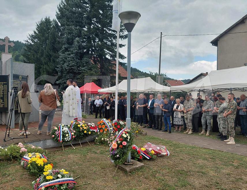 TRNOVO, JULY 30 /SRNA/ - Today in Trnovo, the Day of Remembrance for Serb Victims in this municipality was marked, as attendees lit candles and offered prayers in honor of the Serbs who perished in the Defensive-Patriotic War.