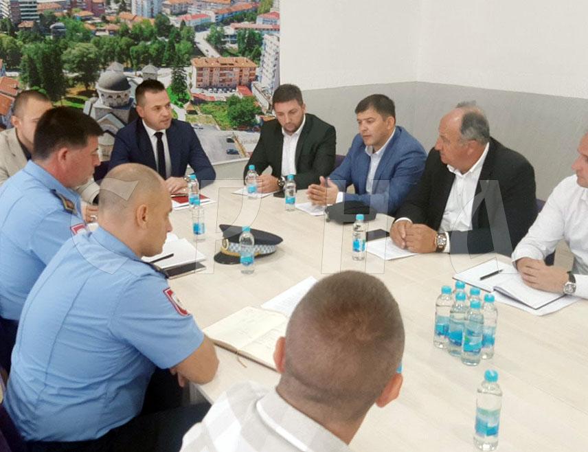 FOČA, JULY 31 /SRNA/ - Trnovo Mayor Miroslav Bjelica said today that it is evident that the Sarajevo-Foča road is in poor condition and that measures should be taken as soon as possible to resolve the issue.
