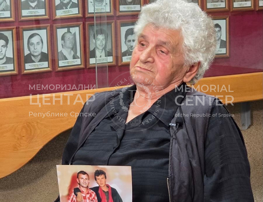 БАЊАЛУКА, 31. ЈУЛА /СРНА/ - Славка Иванић, мајка погинулог борца Војске Републике Српске /ВРС/ Дарка Иванића, свједочећи за Меморијални центар Републике Српске рекла је да је поносна на синову храброст и на његову одлуку да остане и брани Републику Српску и српски народ.