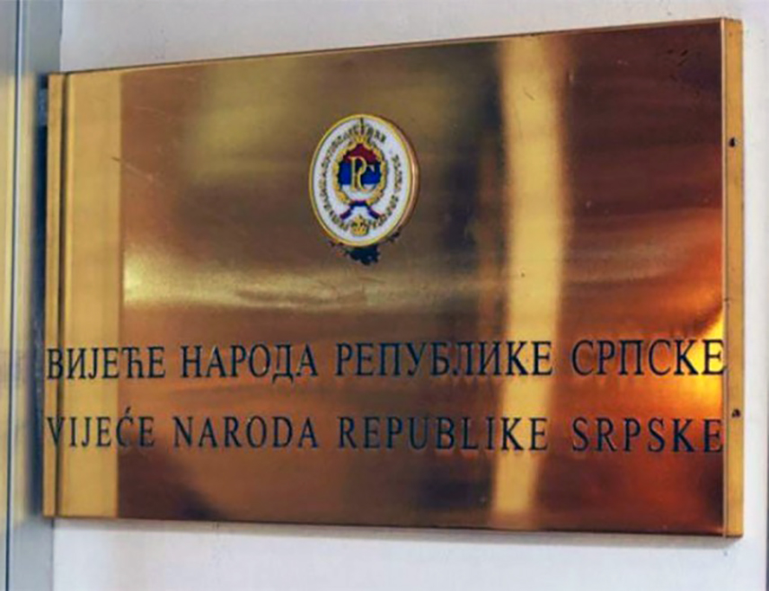 БАЊАЛУКА, 31. ЈУЛА /СРНА/ - На сједници Заједничке комисије Народне скупштине и Вијећа народа Републике Српске данас није постигнута сагласност о Закону о измјени и допунама Закона о полицији и унутрашњим пословима у вези са поступком заштите виталног националног интереса који је покренуо Клуб Бошњака.