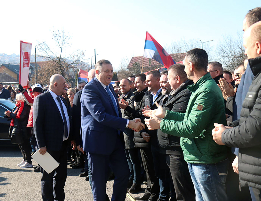 ДОБОЈ, 1. АВГУСТА /СРНА/ - Борачка организација града Добоја најоштрије осуђује потврду пресуде Суда БиХ предсједнику Републике Српске Милораду Додику која крши Дејтонски мировни споразум и Уставни поредак БиХ.