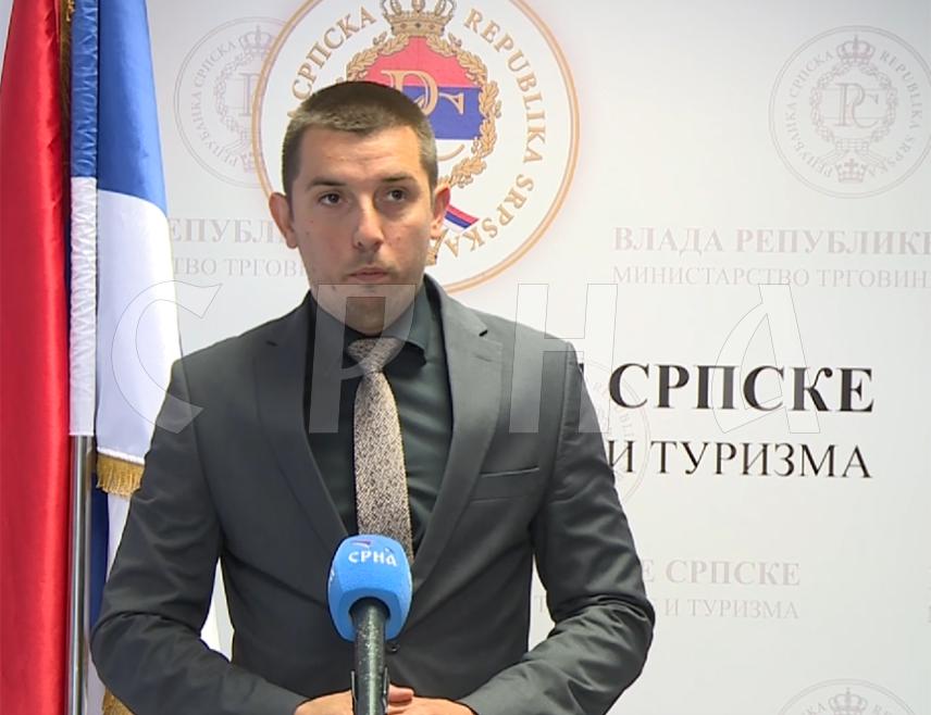 БАЊАЛУКА, 1. АВГУСТА /СРНА/ - То што је Апелационо одјељење Суда БиХ потврдило првостепену пресуду предсједнику Републике Српске Милораду Додику није само правно, већ и насиље над здравим разумом, логиком и тежњама да се у овој земљи живи нормално, поручио је члан Главног одбора СНСД-а Денис Шулић.