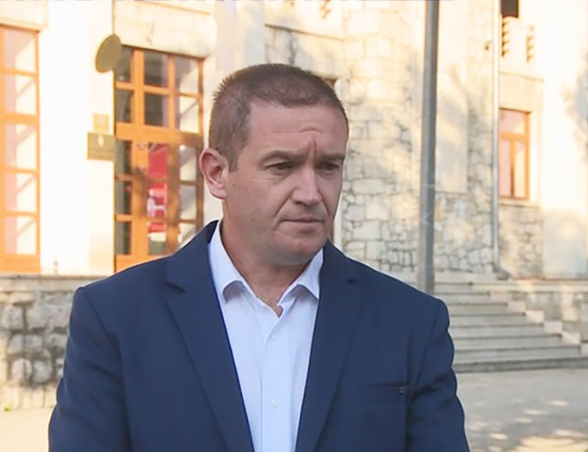 DRVAR, AUGUST 1 /SRNA/ – Deputy in the House of Peoples of the Federation of BiH Parliament Goran Broćeta told SRNA that the confirmation of the first-instance verdict against the President of Republika Srpska Milorad Dodik exposes the truth that this is a court which does not rule according to the law, but according to the orders by Christian Schmidt and Western powers, emphasizing that something like this wouldn’t happen even in Somalia.