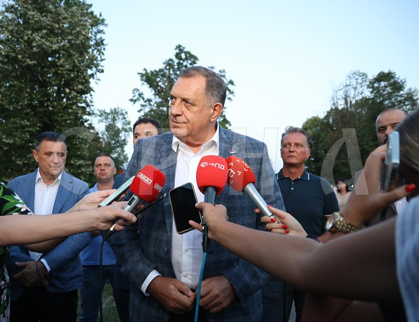 БАЊАЛУКА, 1. АВГУСТА /СРНА/ - Предсједник Републике Српске Милорад Додик изјавио је да ће за осмјехе свог народа, дјеце, градити снажну, сигурну Српску, пуну радости.