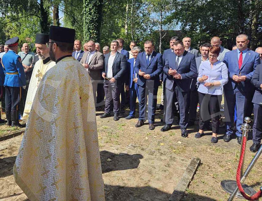 САНСКИ МОСТ, 2. АВГУСТА /СРНА/ - Помоћник министра рада и борачко-инвалидске заштите Републике Српске Небојша Видаковић изјавио је да је Шушњар мјесто бола, гдје су на Илиндан 1941. године усташе убиле 5.500 људи и починиле стравичан злочин који је имао све елементе геноцида.