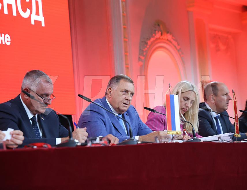 BANJA LUKA, AUGUST 4 /SRNA/ - Alliance of Independent Social Democrats /SNSD/ today resolutely rejected the verdict against the President of Republika Srpska, emphasizing that at a time when attempts are being made to forcefully impose political silencing, it will stand even more strongly and clearly behind its President Milorad Dodik, according to the conclusions adopted unanimously by the Main Board at the proposal of the Presidency.
