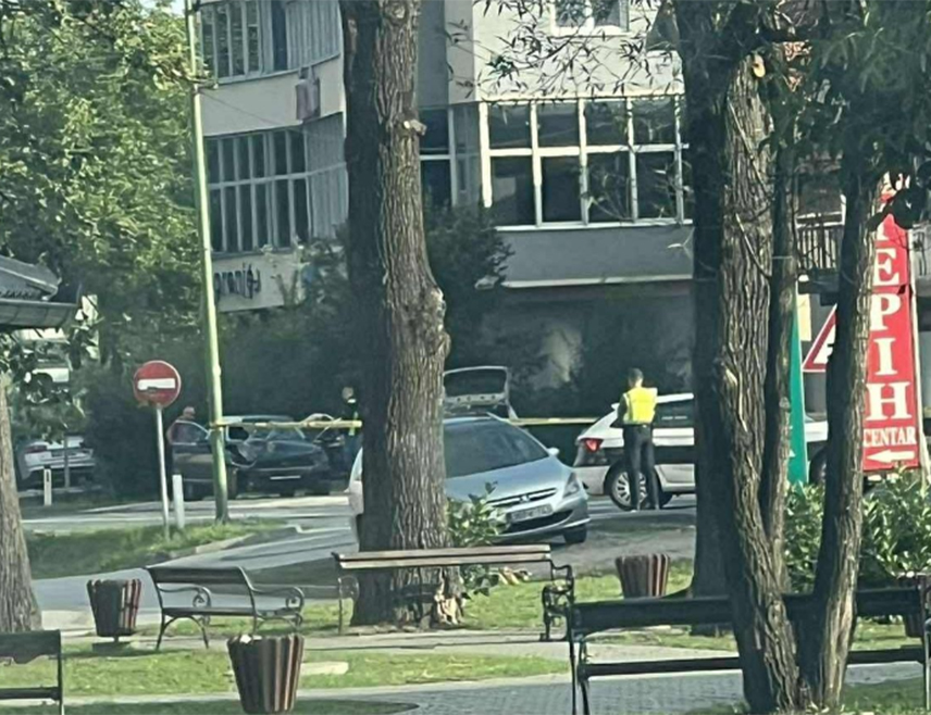 ТУЗЛА, 5. АВГУСТА /СРНА/ - Деветнаестогодишња дјевојка смртно је страдала рано јутрос када је ударио аутомобил на магистралном путу у Живиницама, а возач је ухапшен, саопштено је из Министартва унутрашњих послова Тузланског кантона.