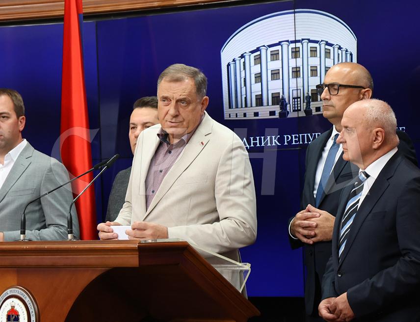 BANJA LUKA, AUGUST 6 /SRNA/ - President of Republika Srpska Milorad Dodik said that he was tried in Sarajevo because they could not put all the Serbs in the courtroom and pointed out that everything was a farce in order to reach a guilty verdict.