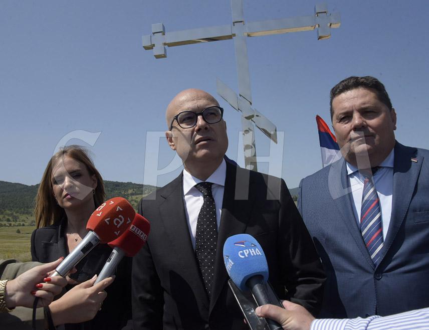 BOSANSKI PETROVAC, August 7 /SRNA/ - Serbs must protect Serbia and Srpska, which are under enormous pressure, Miloš Vučević, Envoy of the President of Serbia, emphasized today.