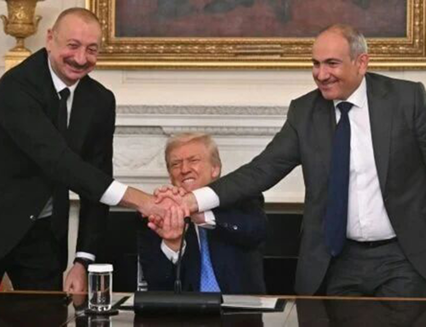 ВАШИНГТОН, 9. АВГУСТА /СРНА/ - Азербејџан и Јерменија потписали су мировни споразум који је постигнут уз посредовање САД током састанка са предсједником САД Доналдом Трампом, а који ће ојачати билатералне економске везе након деценија сукоба и усмјерити их ка потпуној нормализацији односа.