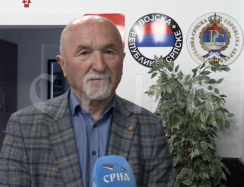 ИСТОЧНО САРАЈЕВО, 10. АВГУСТА /СРНА/ - Предсједник Скупштине Асоцијације "Ствараоци Републике Српске" Душан Козић рекао је Срни да је Алија Изетбеговић човјек који је БиХ деведесетих година донио само несрећу и зло.